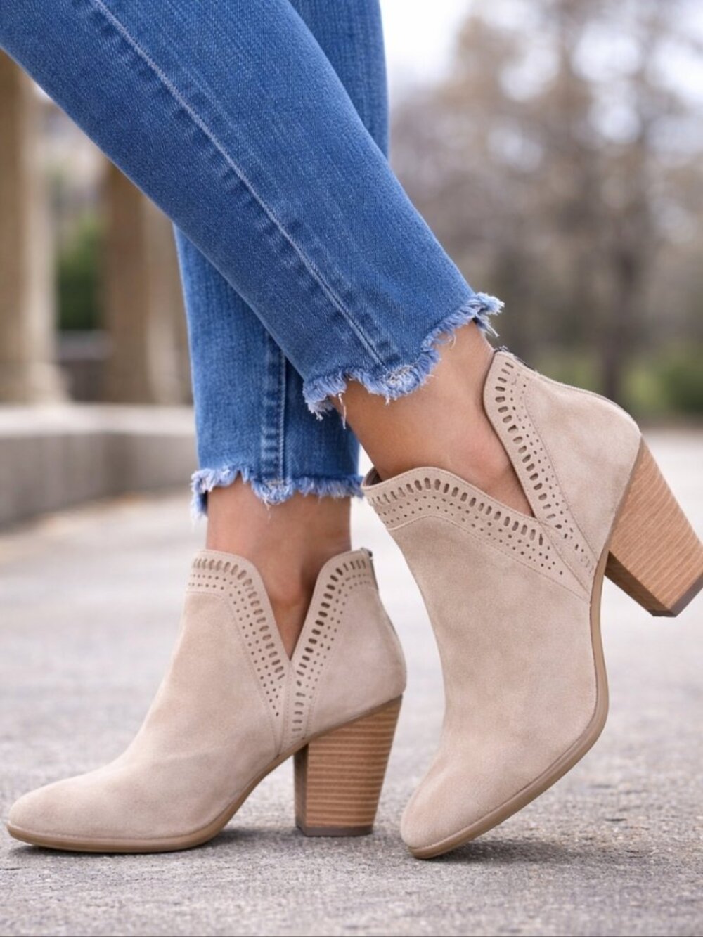 Vince Camuto Fileana Boho Western Minimalist Block Heel Comfort Bootie 8